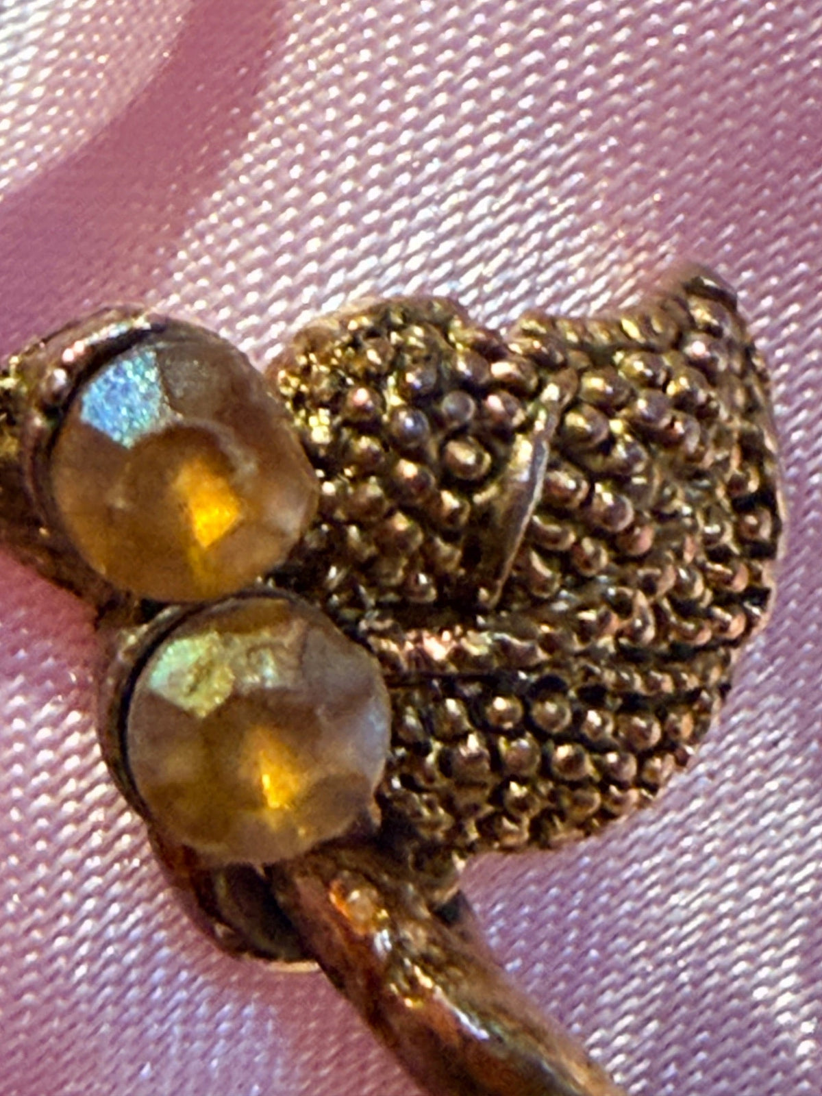AFJM-0023: Vintage statement-halsband – bladmotiv & honungsfärgade stenar