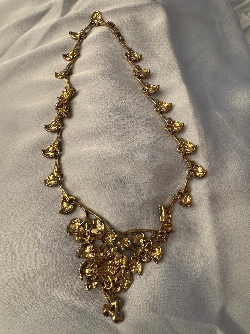 AFJM-0023: Vintage statement-halsband – bladmotiv & honungsfärgade stenar