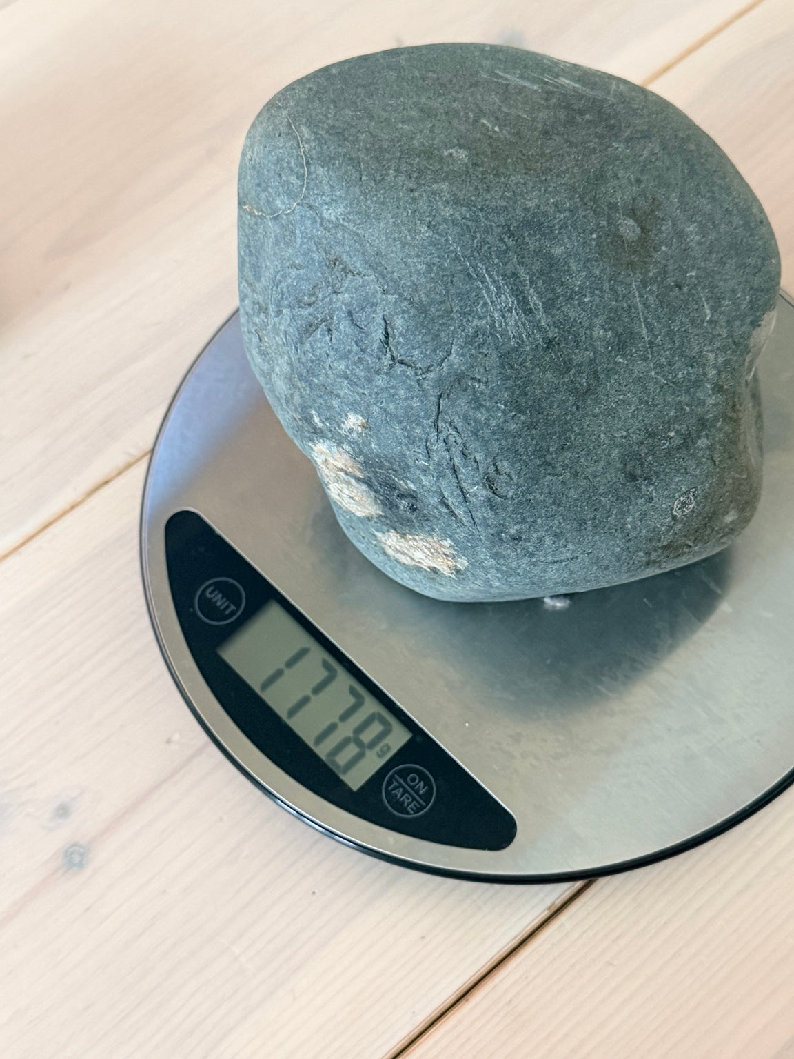 AFJM-0015: Dekorativ natursten – 1778 g