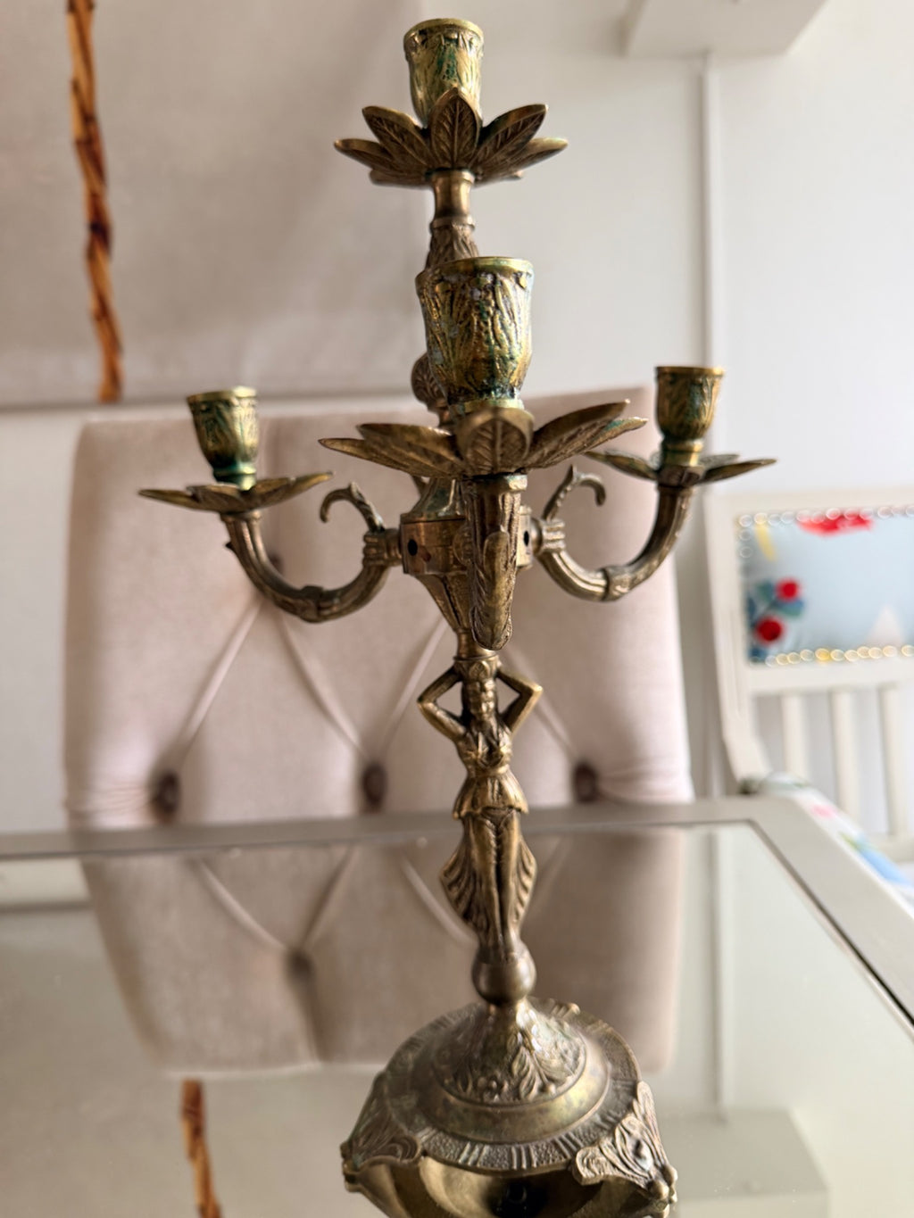 ATLAS 024 närbild av figur och skulptural dekor