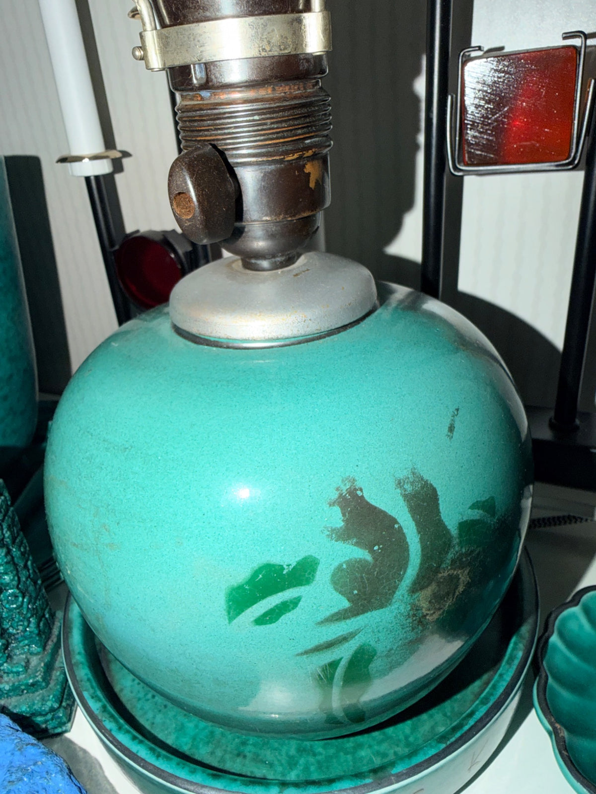 ATLAS 029 Wilhelm Kåge bordslampa i grön keramik, helhetsbild
