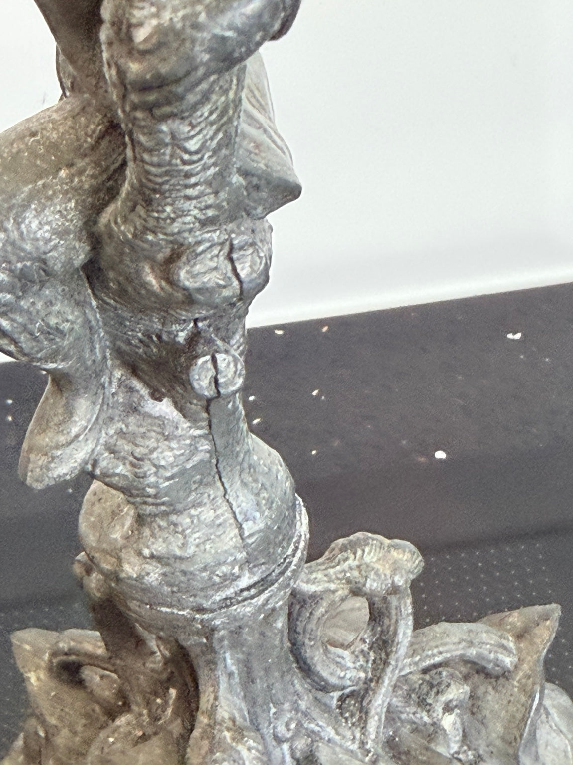 Figurativa ljusstakar, närbild av skick